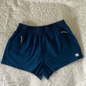 Vuori Dash 3 inch Shorts - Women’s Medium - Cosmo
